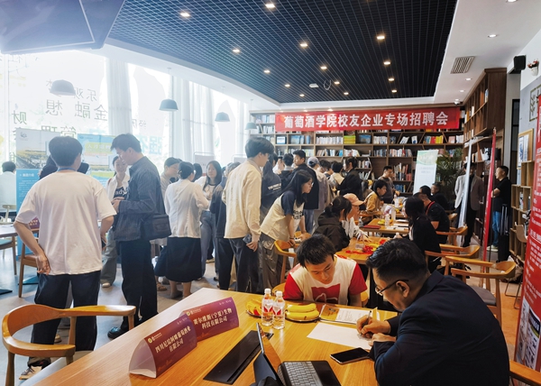 成人av
企业招聘会1_副本.jpg